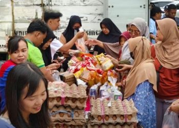 Warga Loa Bakung Serbu Sembako Murah Pemkot Samarinda 