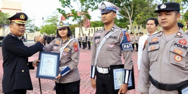 Kapolres Kutai Timur Apresiasi Puluhan Personel Berprestasi