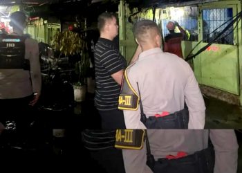 Polresta Samarinda Gerak Cepat Padamkan Kebakaran Warung Sembako