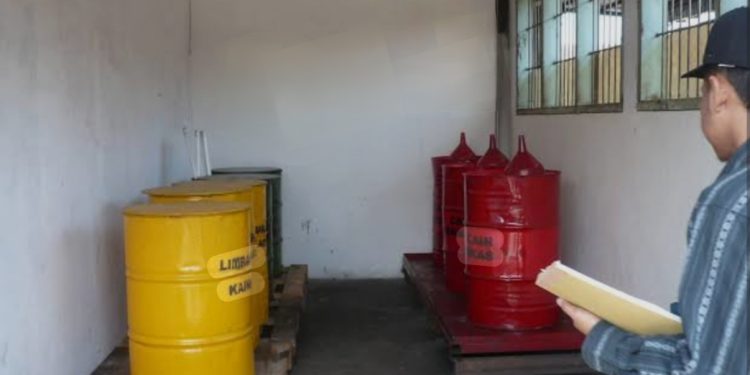 Pengusaha Wajib Lengkapi Tempat Usaha dengan Bak Penampungan Limbah B3