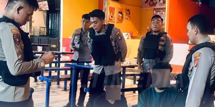 Enam Terduga Pejudi di Bukit Alaya Ditangkap, Uang Tunai dan Kartu Domino Disita