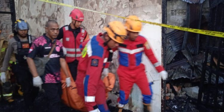 Kebakaran Prona III: Dua Orang Tewas, Brimob Bantu Pemadaman