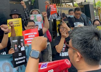 Aksi Solidaritas Dukung Tempo Lawan Gugatan Mentan Rp200 Miliar 