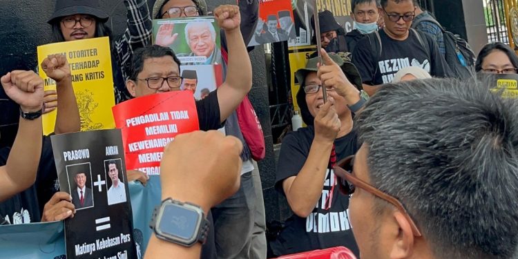 Aksi Solidaritas Dukung Tempo Lawan Gugatan Mentan Rp200 Miliar