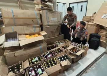 Polres Bontang Sita 176 Botol Miras Tanpa Izin dari Tiga Toko