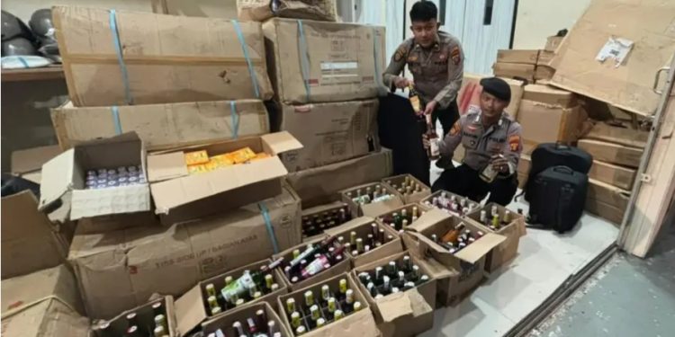 Polres Bontang Sita 176 Botol Miras Tanpa Izin dari Tiga Toko