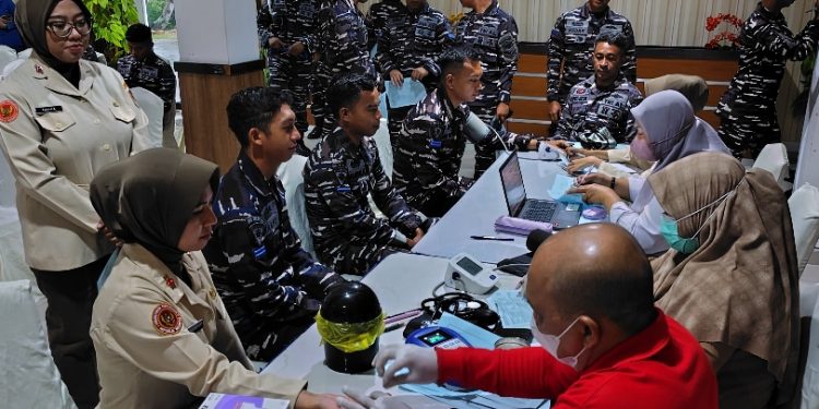 Peringati Hari Armada, Lanal Sangatta Donasi Darah dan Bagikan MBG