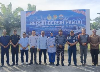 Peringati Hari Armada 2025, Lanal Sangatta Gelar Bersih Pantai di Bontang  