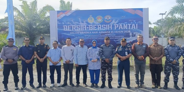Peringati Hari Armada 2025, Lanal Sangatta Gelar Bersih Pantai di Bontang  