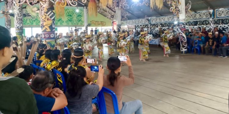 Polsek Muara Ancalong Amankan Kegiatan Natal Bamag di Busang