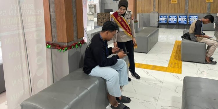 Polwan Beri Pelayanan Aman dan Nyaman Bagi Masyarakat