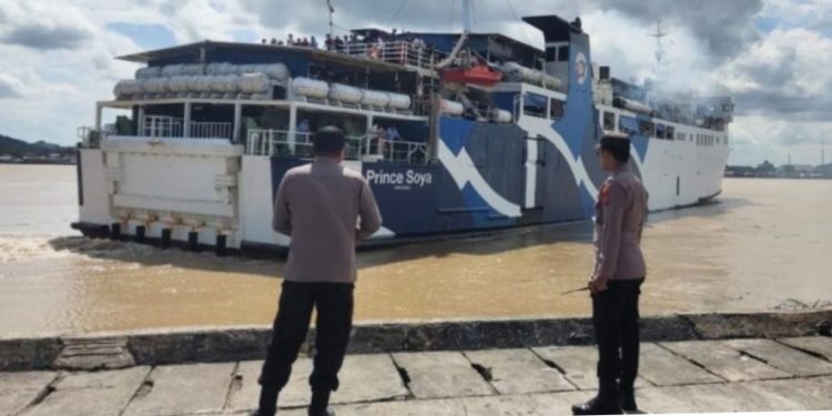 Polsek KP Amankan Kedatangan KM Prince Soya di Pelabuhan Samarinda 