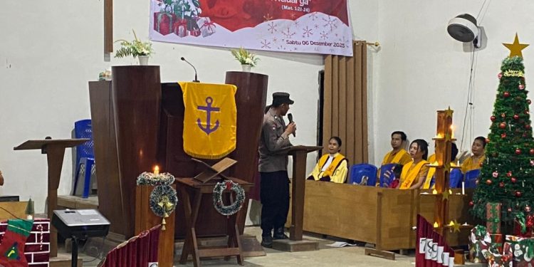 Polsek Kaliorang Jaga Keamanan Ibadah di Gereja Toraja Getsemani Kaubun