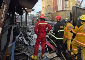 Kebakaran Hanguskan Tiga Bangunan di Jalan KH. Wahid Hasyim Samarinda