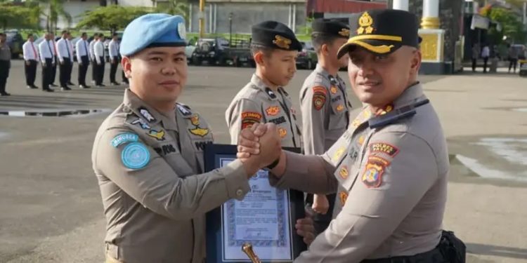 23 Personel Polres Paser Terima Penghargaan