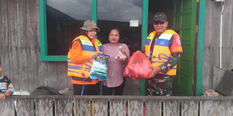 Kodim Bantu Korban Banjir di Kecamatan Telen
