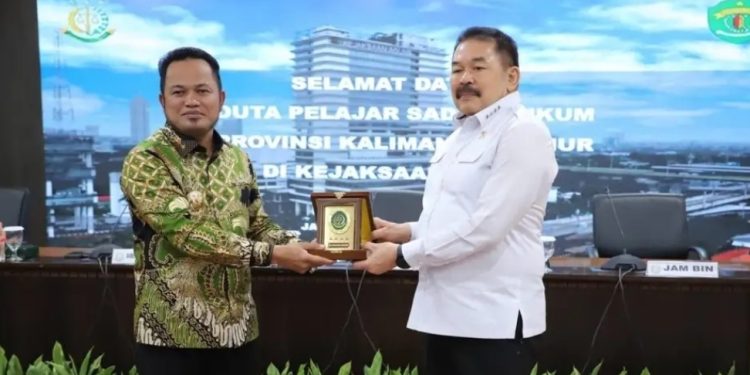 Duta Pelajar Sadar Hukum Kaltim Bertemu Jaksa Agung