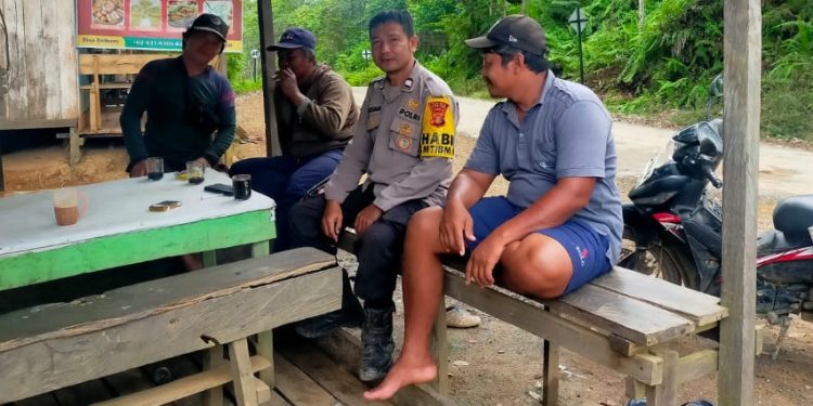 Jaga Kamtibmas, Polsek Muara Bengkal Sambangi Tokoh Masyarakat Desa Himba Lestari 