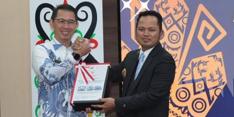 BPK Serahkan LHP, Gubernur Tekankan Perbaikan Tata Kelola