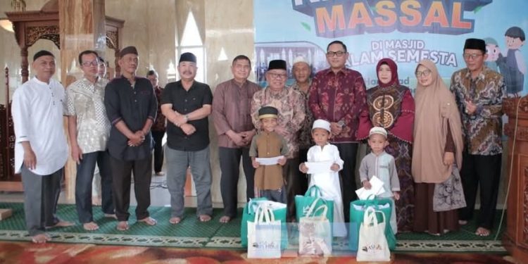 Wagub Hadiri Khitanan Massal di Masjid Alam Semesta Samarinda