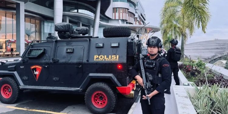 Gegana Brimob Amankan Kunjungan Kerja Kapolri di Kaltim 