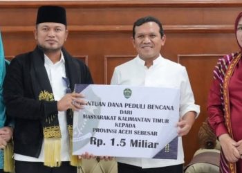 Gubernur Kaltim Serahkan Bantuan Rp3,5 Miliar untuk Korban Bencana Aceh