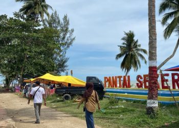 Polsek Bengalon Bersinergi dengan Pengelola Wisata Jaga Keamanan Pengunjung Pantai Sekerat