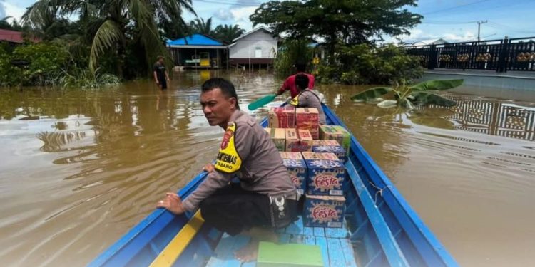 Polsek Tabang Salurkan Sembako ke Warga Terdampak Banjir di Tiga Desa