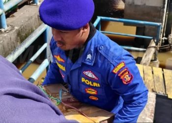 Satpolairud Samarinda Amankan Kedatangan Kapal di Dermaga Mahulu 