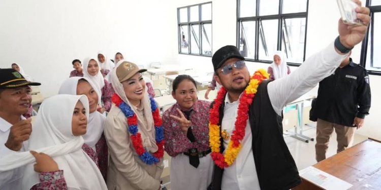 Kunjungi Maratua, Gubernur Dorong Pendidikan dan Wisata Berkelanjutan di Pulau Terluar