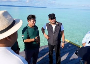 Gubernur Minta Penataan Kawasan Pantai Kampung Payung-Payung