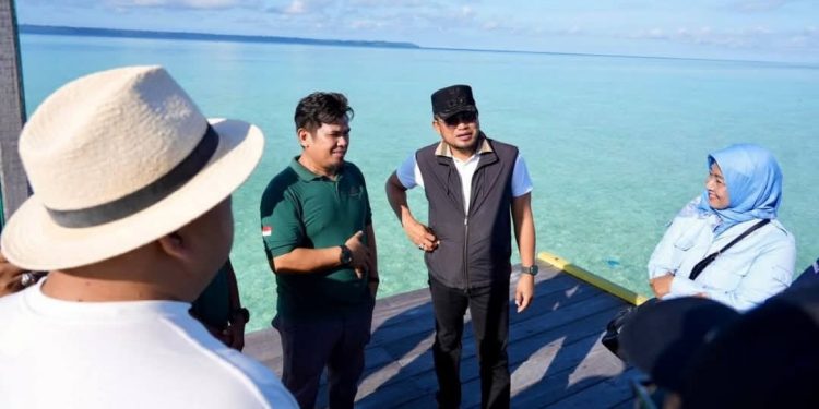 Gubernur Minta Penataan Kawasan Pantai Kampung Payung-Payung