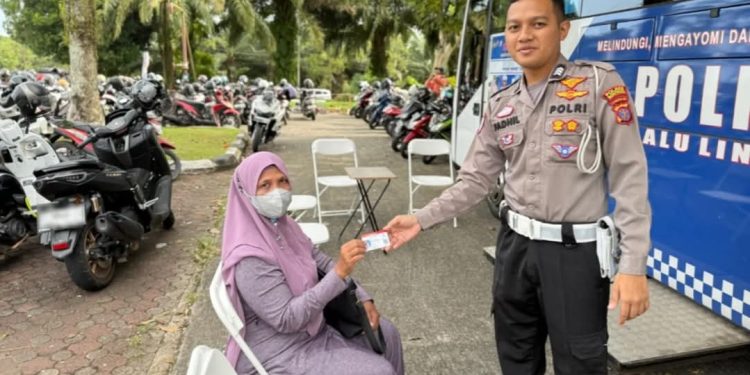 Satlantas Polres Bontang Hadirkan SIM Keliling di Sunday Market