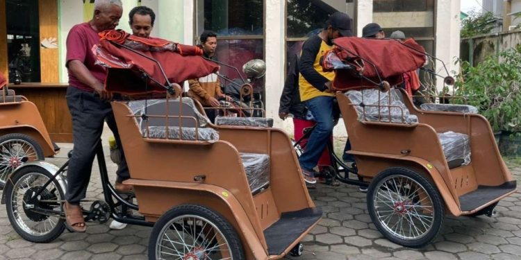 200 Becak Listrik “Prabowo” Diserahkan kepada Pengemudi Banyuwangi