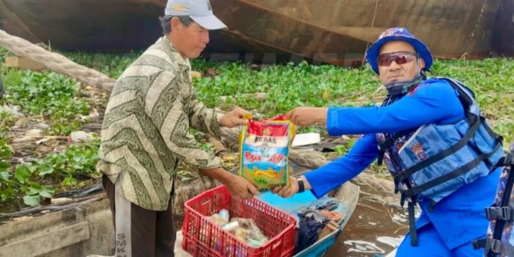 Program Jumat Berbagi Digelar Satpolairud Polresta Samarinda