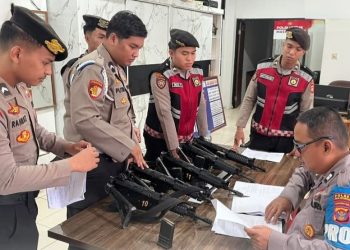 Propam Periksa Senjata Api Personel Samapta Polres Kutai Kartanegara 