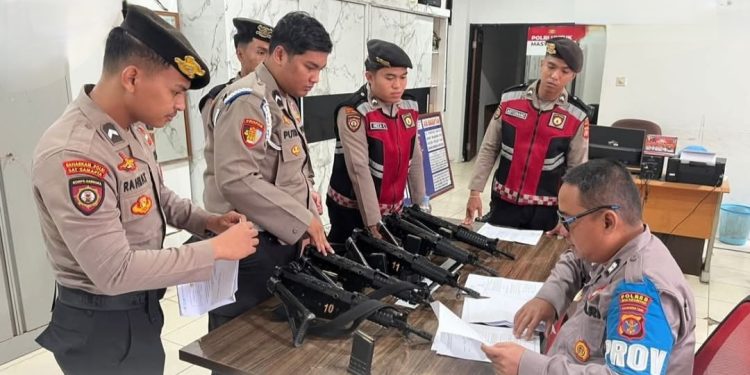 Propam Periksa Senjata Api Personel Samapta Polres Kutai Kartanegara