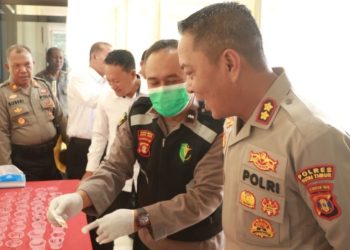 Kapolres Kutai Timur dan PJU Jalani Tes Urine, Ini Hasilnya