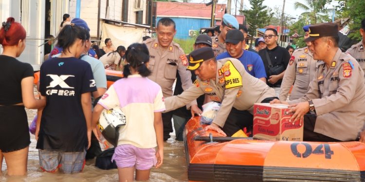 Kapolres Takziah di Rumah Duka Korban Akibat Banjir Sangatta