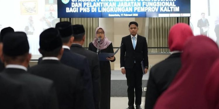 Sekda Lantik 33 Pejabat Fungsional Pemprov Kaltim