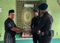 Brimob Kaltim Serahkan Al Quran di Musala Baiturrahman Balikpapan
