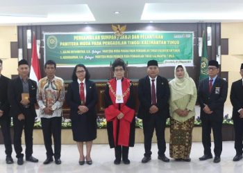 Ketua Pengadilan Tinggi Kaltim Lantik Dua Panitera Muda