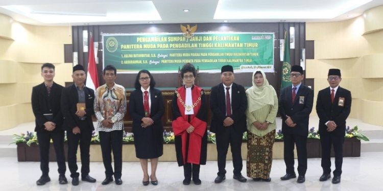 Ketua Pengadilan Tinggi Kaltim Lantik Dua Panitera Muda