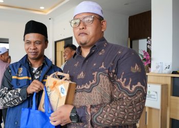 Otorita IKN Bagikan Seribu Mushaf dan Kurma di Samboja