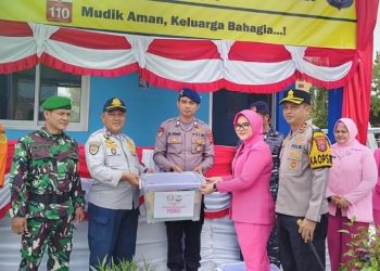 Kapolres Berau Patroli Pos Pam dan Bagikan Sembako Jelang Idulfitri 