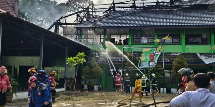 Kebakaran SMPN 2 Samarinda, Delapan Ruang Kelas Hangus