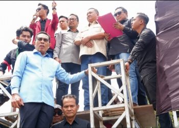 Ribuan Demonstran Desak DPRD Kaltim Evaluasi Kinerja Pemprov