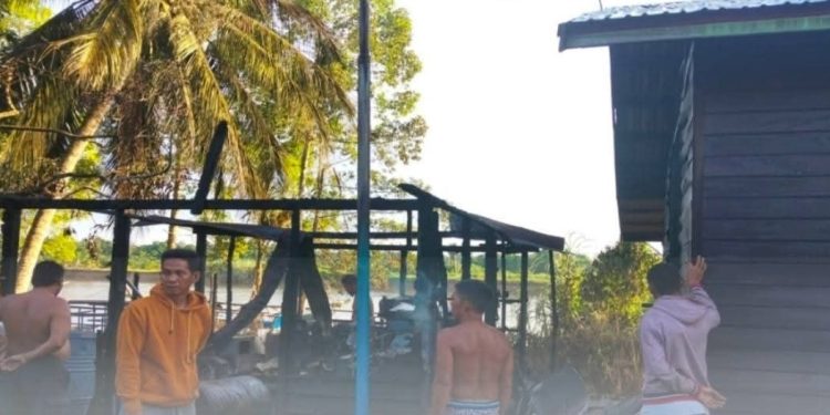 Polisi Tangani Kebakaran di Muara Kaman, Pastikan Kondisi Aman