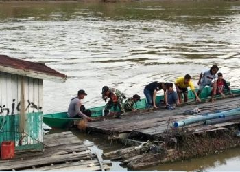 Polsek Kembang Janggut Evakuasi Jasad Pria di Sungai Belayan