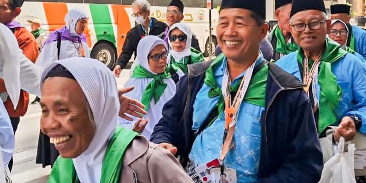 12 Kloter Jemaah Haji Indonesia Tiba di Madinah, Nusuk Dibagikan